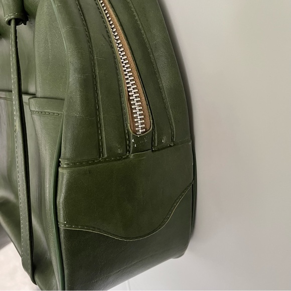 Rich green vintage weekender bag— so cool! - Picture 4 of 13